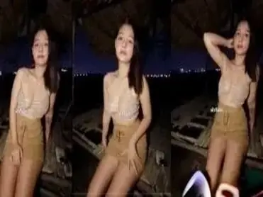 Cewek Cantik Rela Diajak Ke Gubuk Sawah Bercinta Ngewe poster