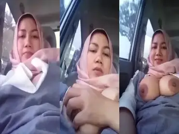 Tante Jilbab Pamer Toket Gede Naik Mobil Basah WOT poster